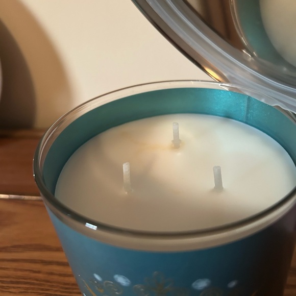 Bath and Body Works Disney Princess Jasmine Candle - Picture 2 of 3